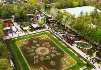 بزرگترین فرش گل خاورمیانه در جشنواره لاله‌های کرج/شهر کرج خواستگاه ترویج گل لاله در کشور شناخته شده است