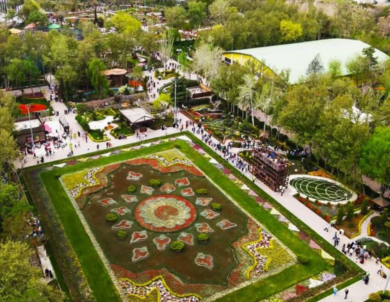 بزرگترین فرش گل خاورمیانه در جشنواره لاله‌های کرج/شهر کرج خواستگاه ترویج گل لاله در کشور شناخته شده است